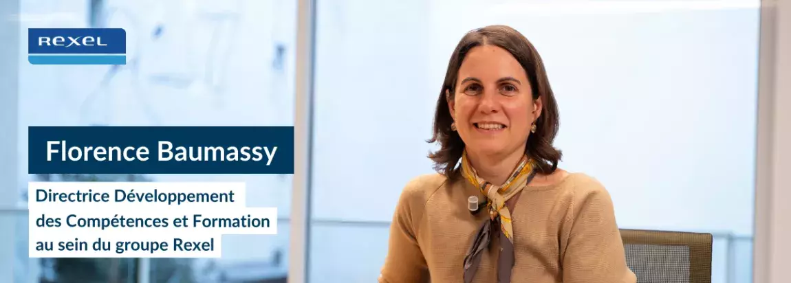 Portrait de Florence Baumassy, Directrice Développement des Compétences et Formation au sein du groupe Rexel. Photographie professionnelle prise en intérieur, illustrant son rôle stratégique dans l’accompagnement des talents et la formation au sein de l’entreprise.